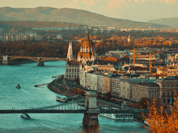 Magyar Telecom sells spectrum to rival for 4G, 5G boost