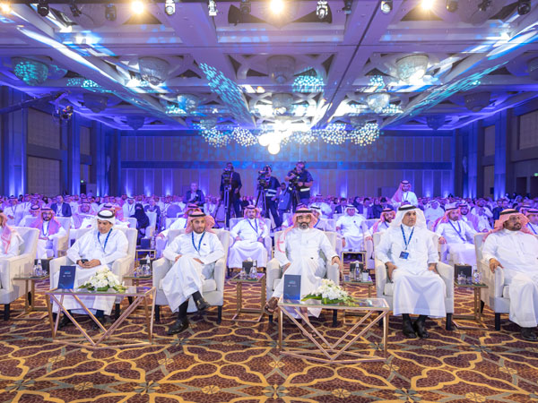 H.E. Eng. Abdullah Alswaha Minister of Communications & Information Technology (MCIT) (centre right) and Mohammed Altamimi - Governor of Communications, Space & Technology Commission (CST) (centre left)